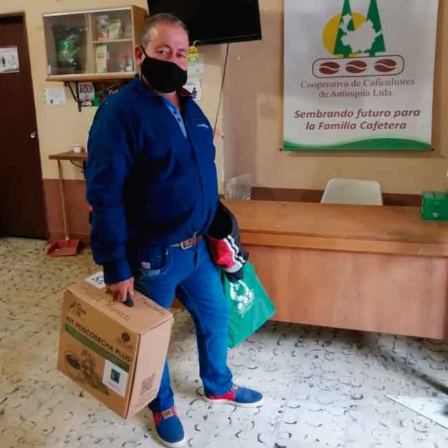 Entrega de KIT Poscosecha a los Delegados