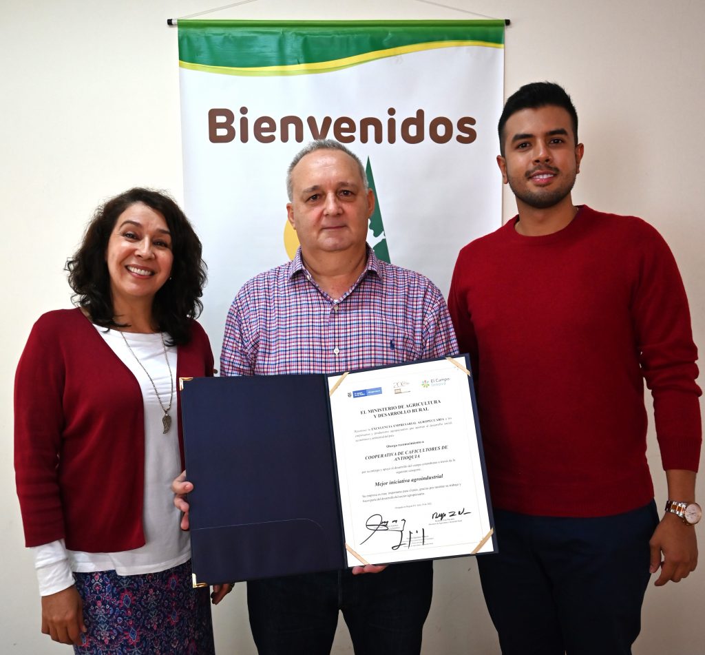 Reconocimiento: MEJOR INICIATIVA AGROINDUSTRIAL