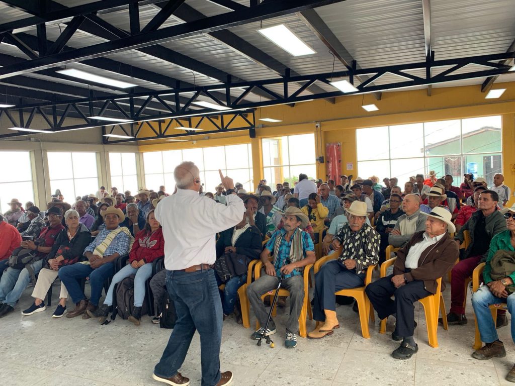 Reunión informativa: Armenia y Gómez Plata